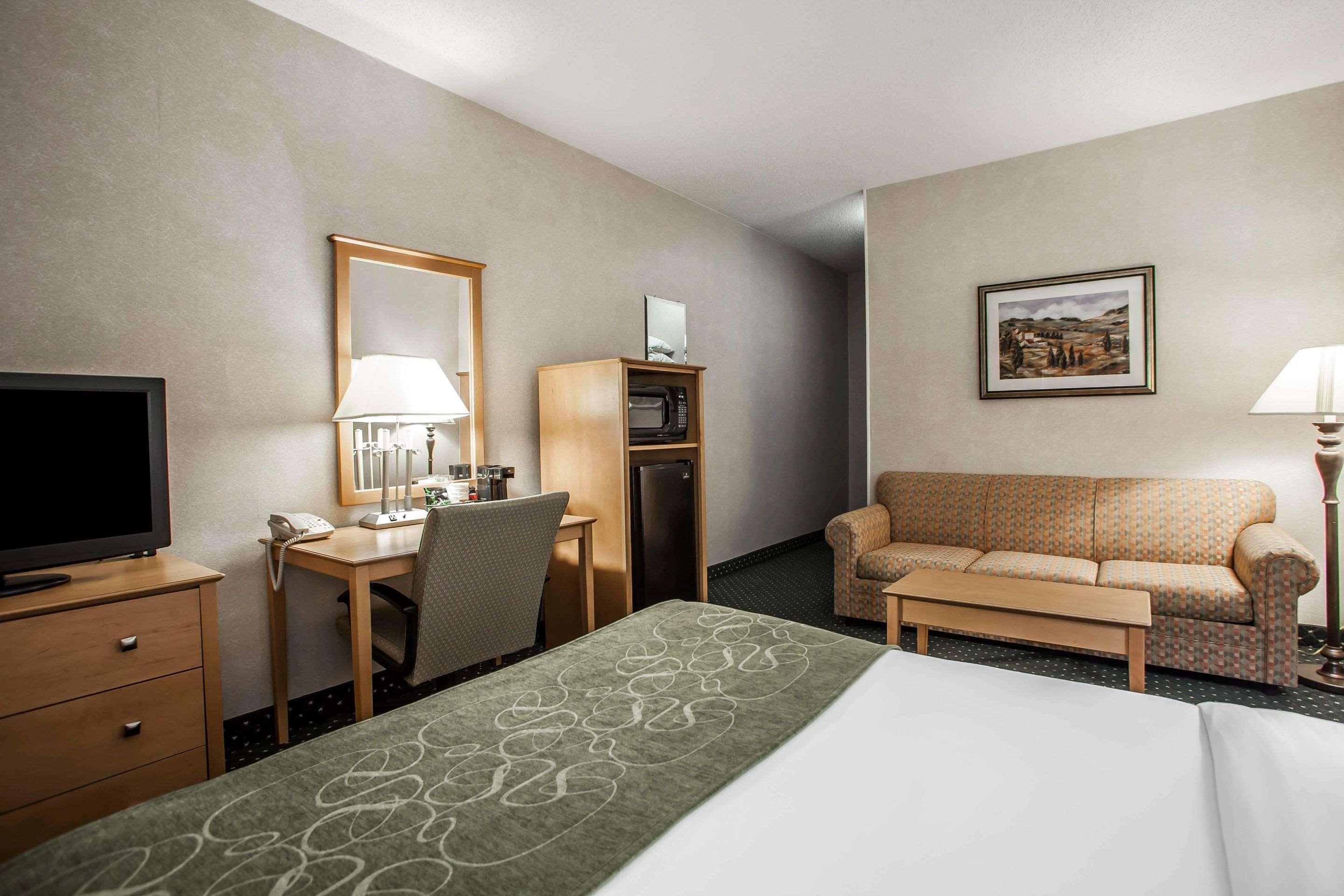 Comfort Suites Peoria I-74 Exterior photo