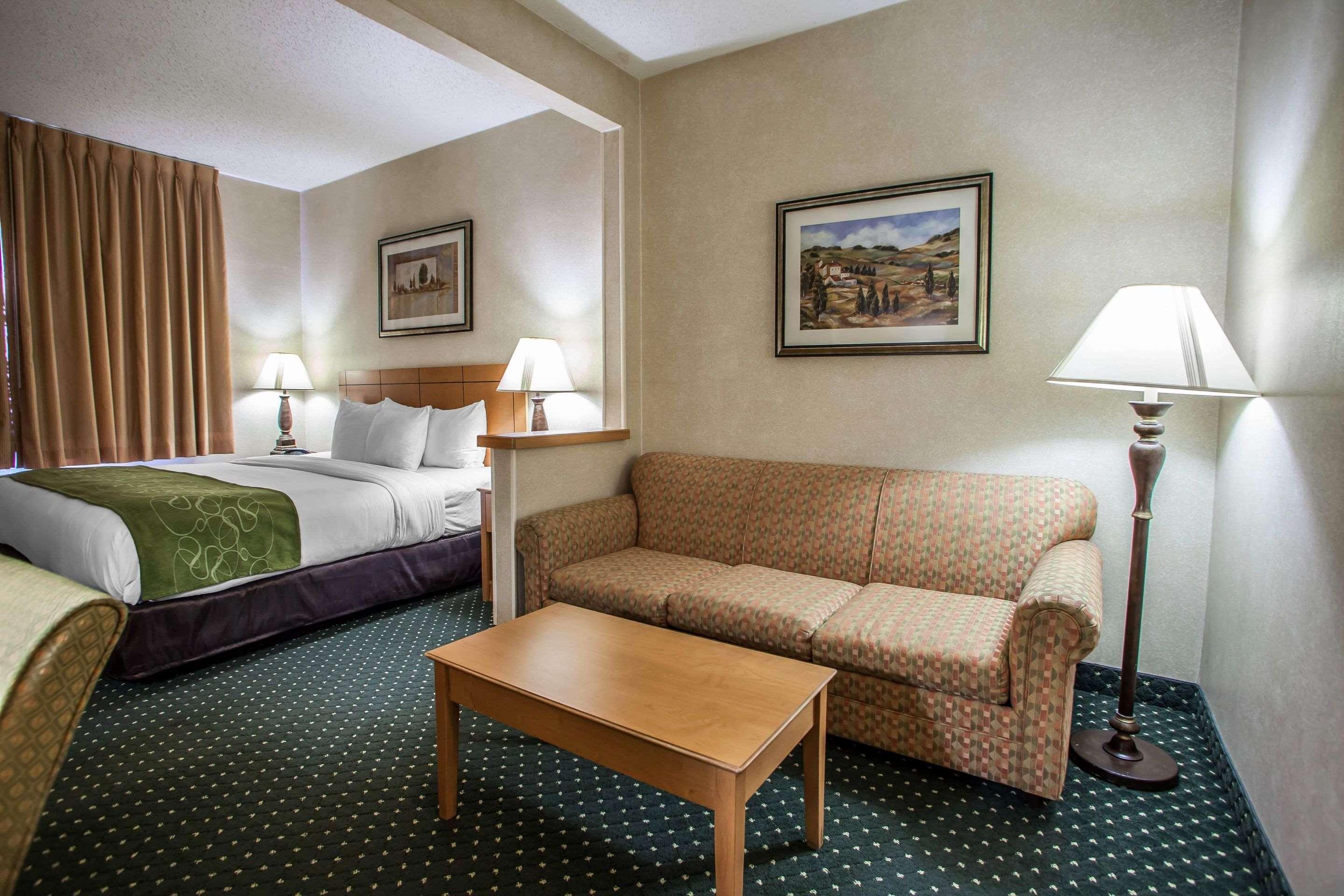 Comfort Suites Peoria I-74 Exterior photo