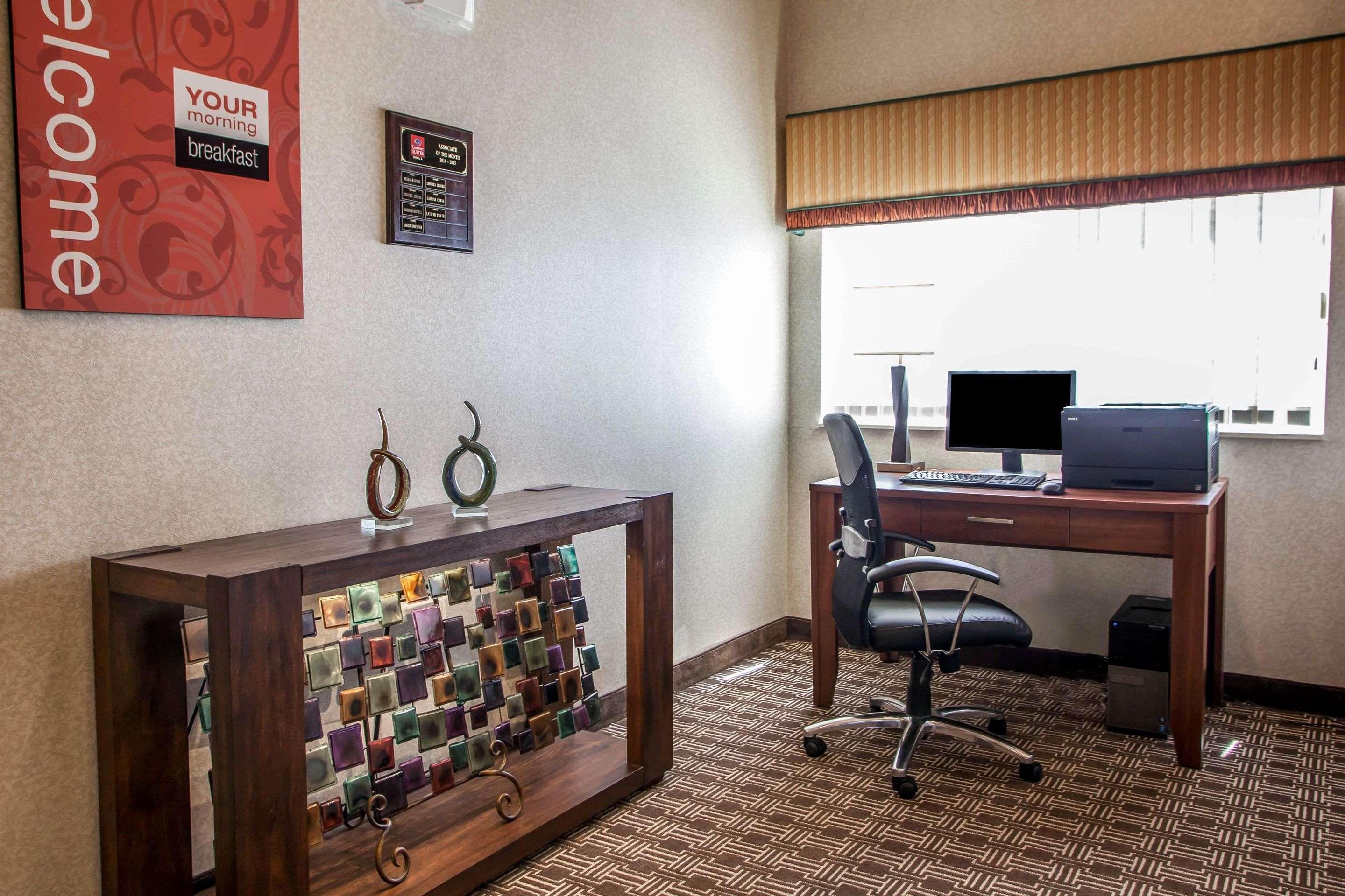 Comfort Suites Peoria I-74 Exterior photo