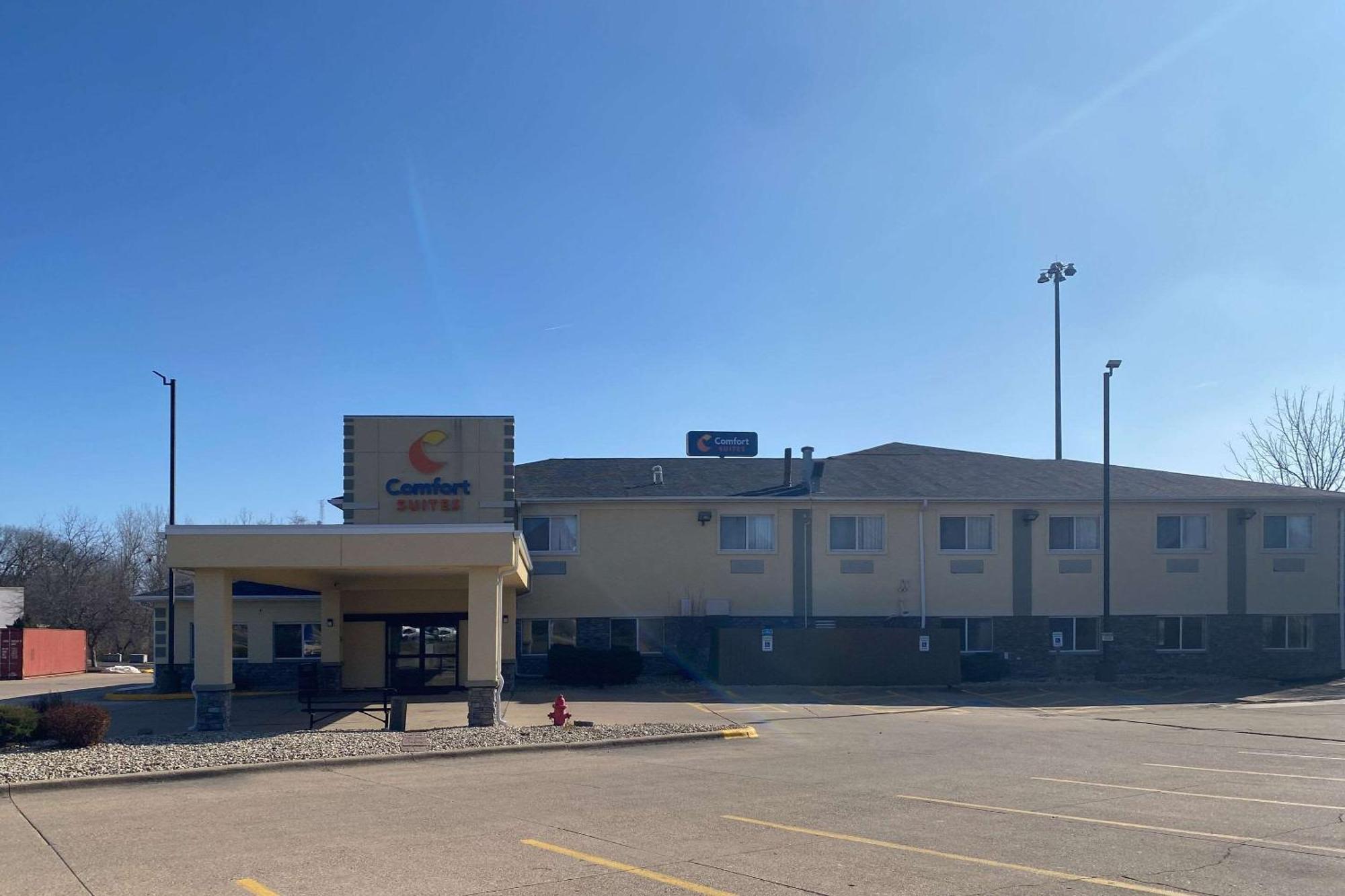 Comfort Suites Peoria I-74 Exterior photo